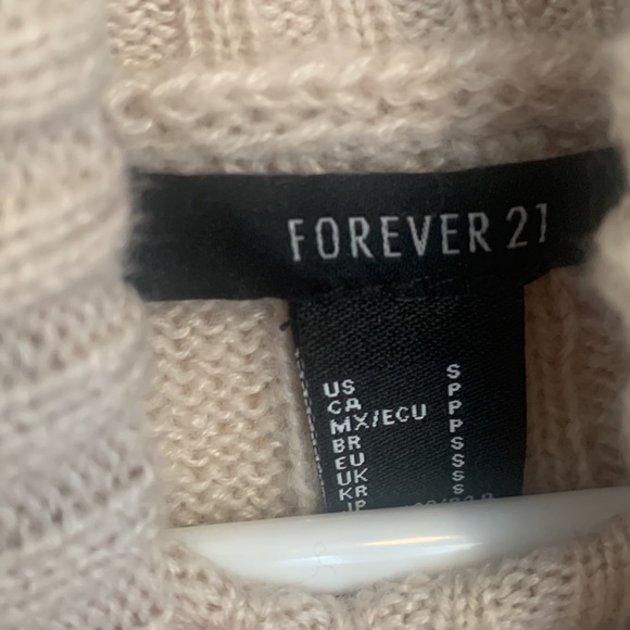 Forever 21 cropped turtleneck - Picture 3 of 3